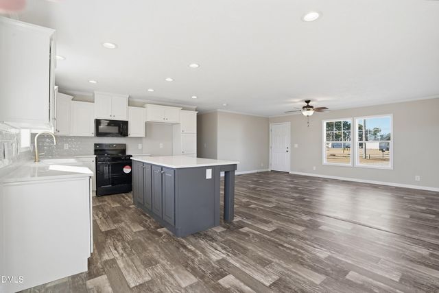 77 Greenview Court, Dunn, NC 28334