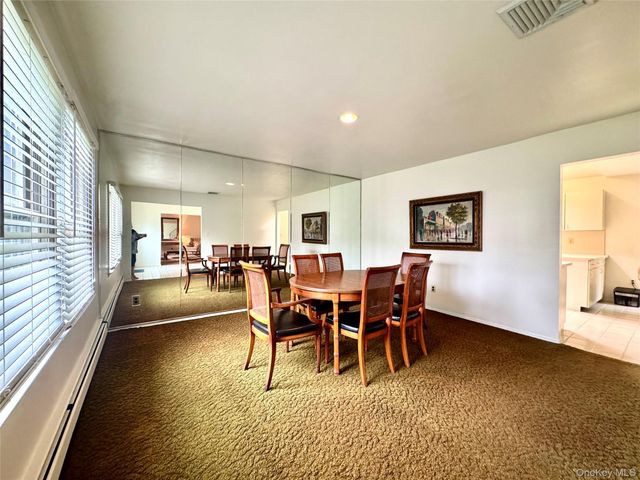 15 Stonehurst Lane, Dix Hills, NY 11746