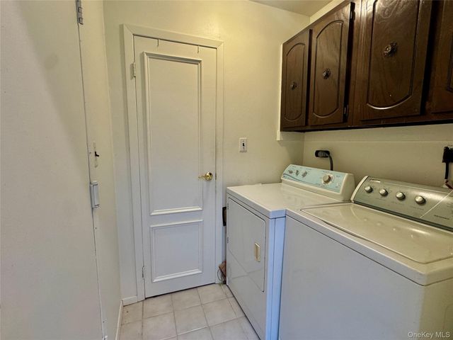 15 Stonehurst Lane, Dix Hills, NY 11746