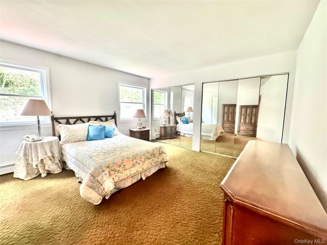 15 Stonehurst Lane, Dix Hills, NY 11746