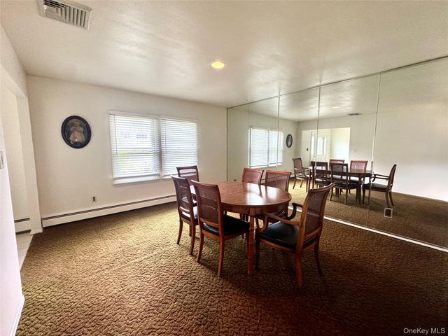 15 Stonehurst Lane, Dix Hills, NY 11746