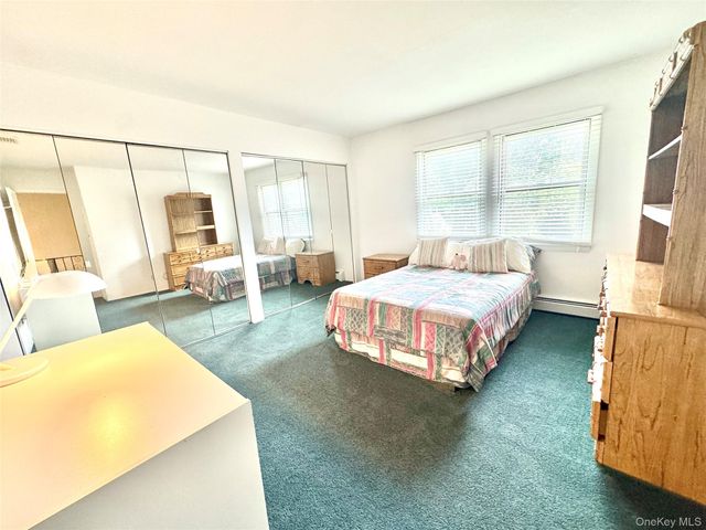 15 Stonehurst Lane, Dix Hills, NY 11746