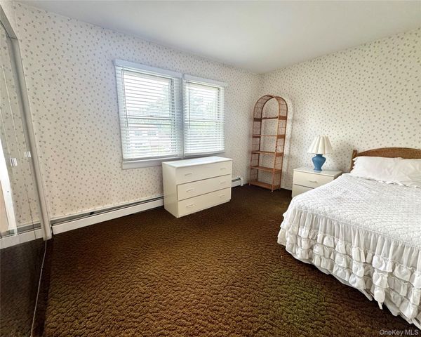 15 Stonehurst Lane, Dix Hills, NY 11746