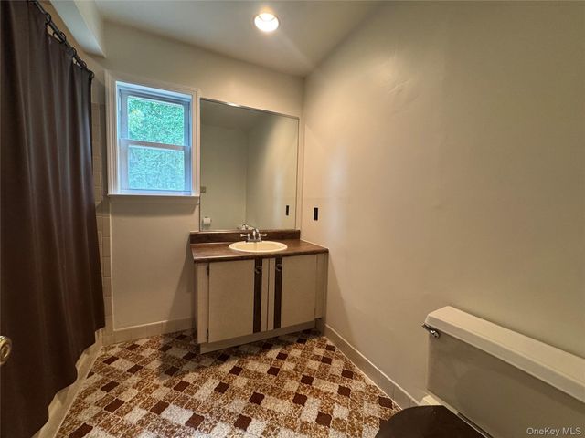 15 Stonehurst Lane, Dix Hills, NY 11746