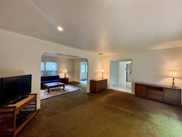 15 Stonehurst Lane, Dix Hills, NY 11746