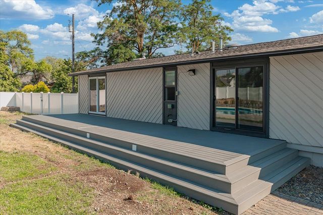3425 E Upriver Dr, Spokane, WA 99208