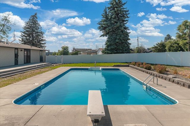 3425 E Upriver Dr, Spokane, WA 99208
