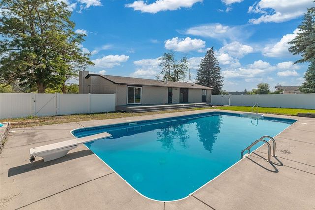 3425 E Upriver Dr, Spokane, WA 99208
