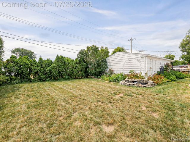 2681 Emeline Street, Trenton, MI 48183