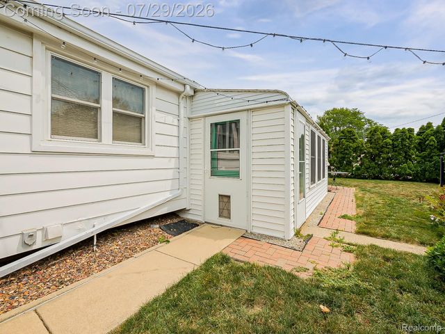 2681 Emeline Street, Trenton, MI 48183