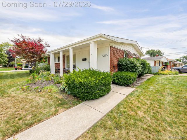 2681 Emeline Street, Trenton, MI 48183
