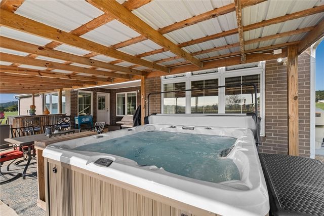 670 Habberton Road, Fayetteville, AR 72703