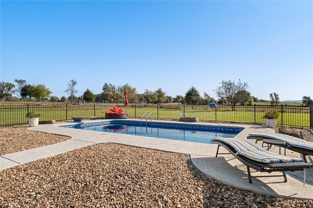 670 Habberton Road, Fayetteville, AR 72703