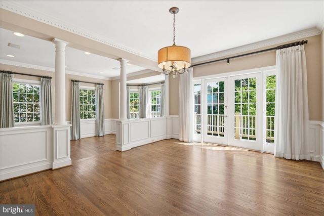 126 GRESHAM PL, Falls Church, VA 22046