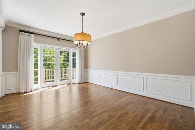 126 GRESHAM PL, Falls Church, VA 22046
