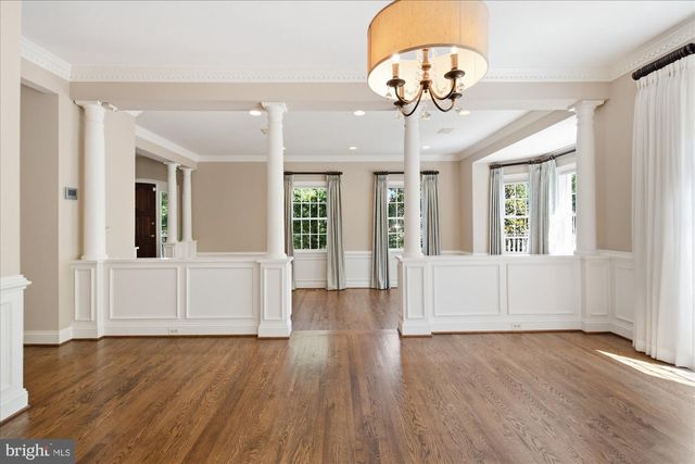 126 GRESHAM PL, Falls Church, VA 22046