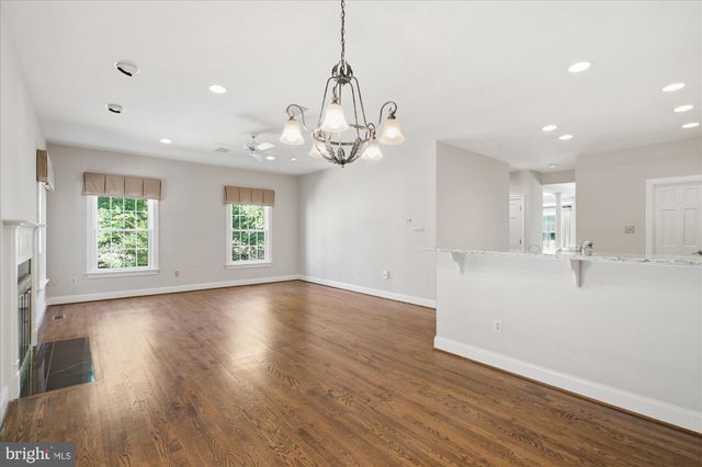 126 GRESHAM PL, Falls Church, VA 22046