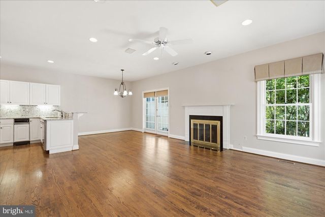 126 GRESHAM PL, Falls Church, VA 22046