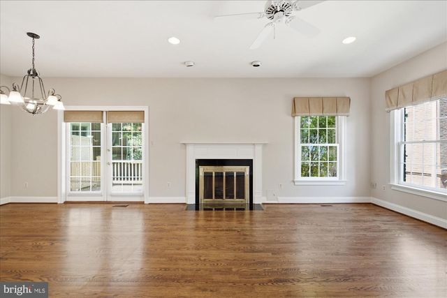 126 GRESHAM PL, Falls Church, VA 22046