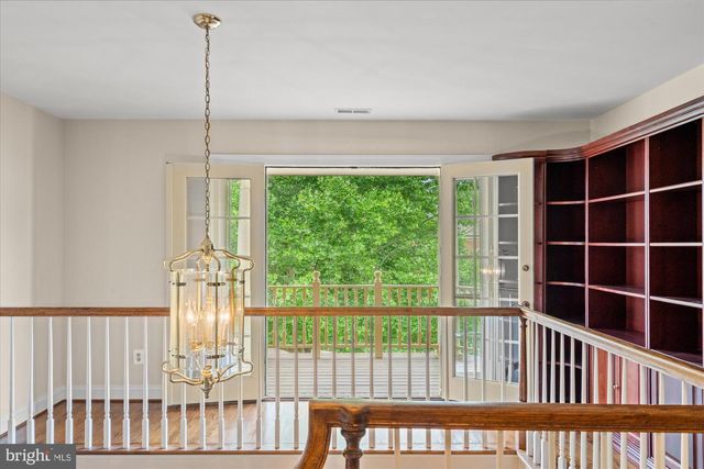 126 GRESHAM PL, Falls Church, VA 22046