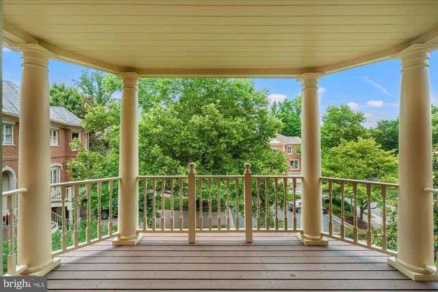 126 GRESHAM PL, Falls Church, VA 22046