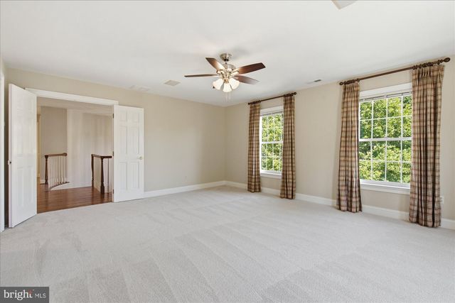 126 GRESHAM PL, Falls Church, VA 22046