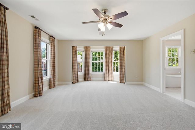 126 GRESHAM PL, Falls Church, VA 22046