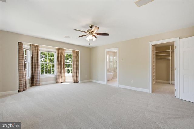 126 GRESHAM PL, Falls Church, VA 22046