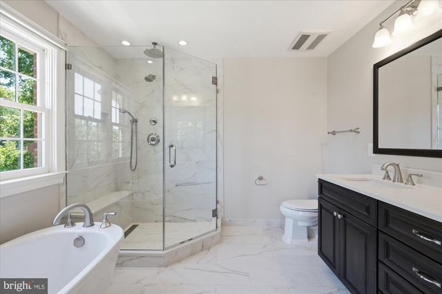 126 GRESHAM PL, Falls Church, VA 22046