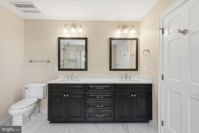 126 GRESHAM PL, Falls Church, VA 22046