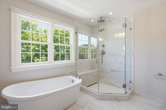 126 GRESHAM PL, Falls Church, VA 22046