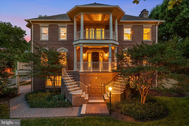 126 GRESHAM PL, Falls Church, VA 22046