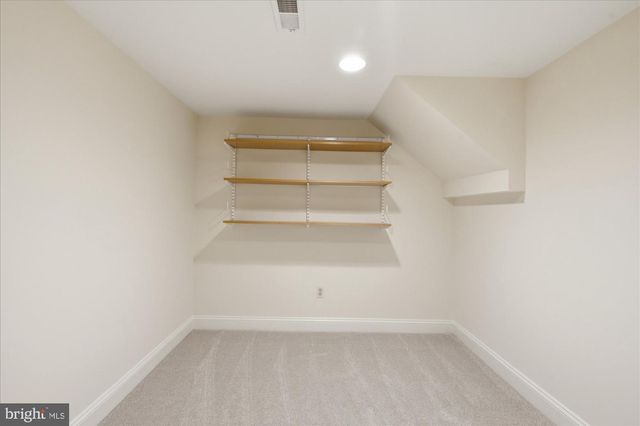 126 GRESHAM PL, Falls Church, VA 22046