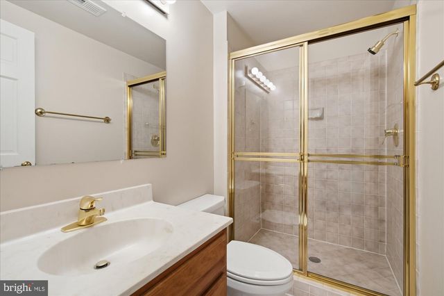 126 GRESHAM PL, Falls Church, VA 22046