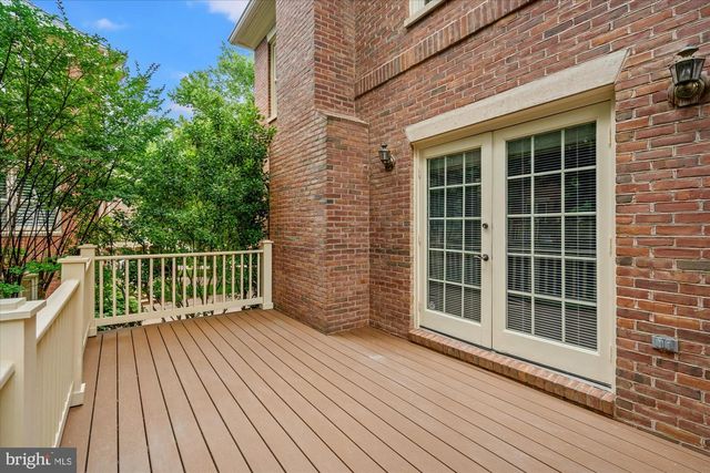 126 GRESHAM PL, Falls Church, VA 22046