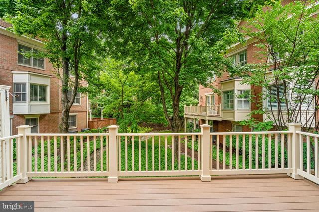 126 GRESHAM PL, Falls Church, VA 22046