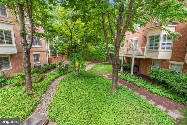 126 GRESHAM PL, Falls Church, VA 22046