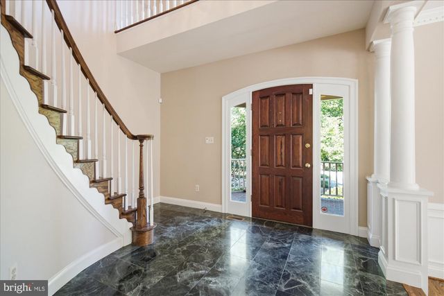 126 GRESHAM PL, Falls Church, VA 22046