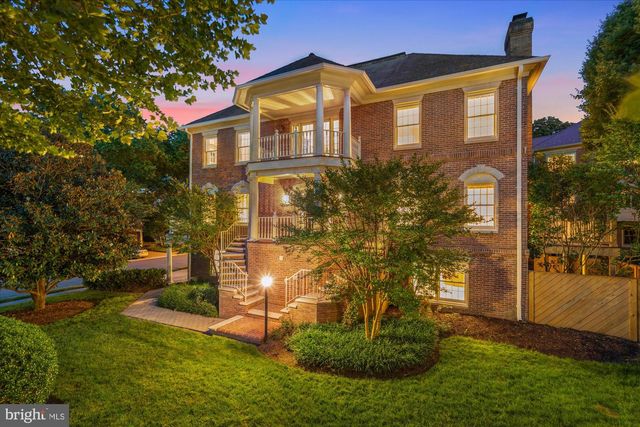 126 GRESHAM PL, Falls Church, VA 22046