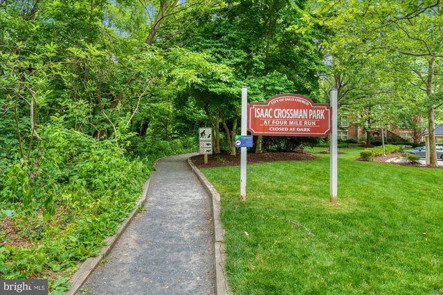 126 GRESHAM PL, Falls Church, VA 22046