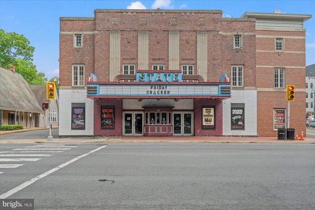 126 GRESHAM PL, Falls Church, VA 22046
