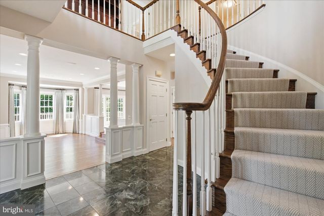 126 GRESHAM PL, Falls Church, VA 22046