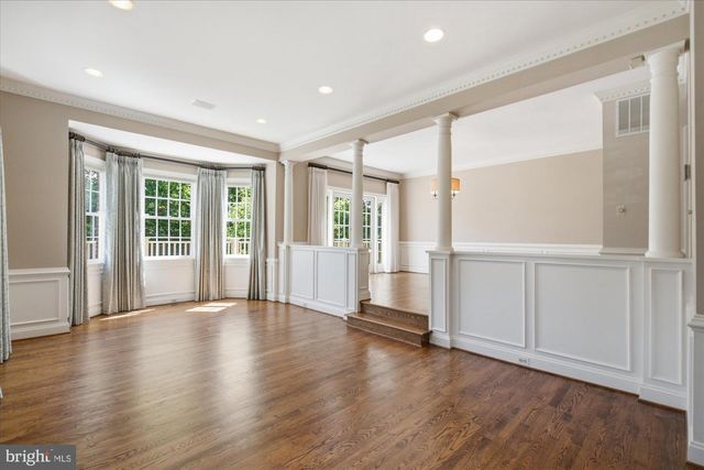 126 GRESHAM PL, Falls Church, VA 22046