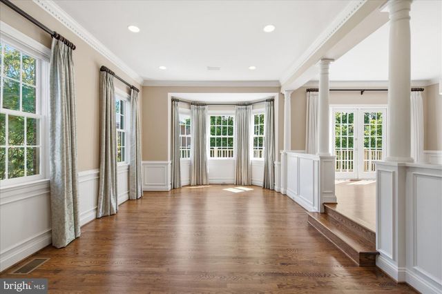 126 GRESHAM PL, Falls Church, VA 22046