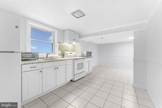 3233 APEX CIR #B, Falls Church, VA 22044