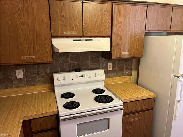 2 Penzance CIR, Chesapeake, VA 23320