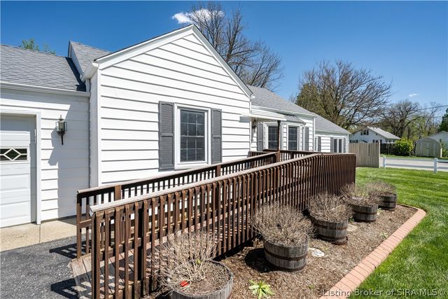 1520 Maple Court, New Albany, IN 47150