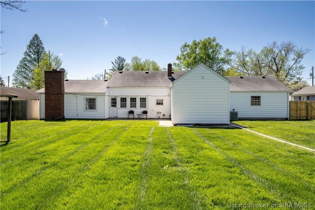 1520 Maple Court, New Albany, IN 47150