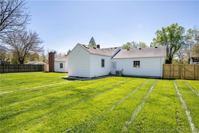 1520 Maple Court, New Albany, IN 47150