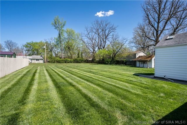 1520 Maple Court, New Albany, IN 47150